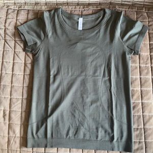 Lulu lemon tshirt